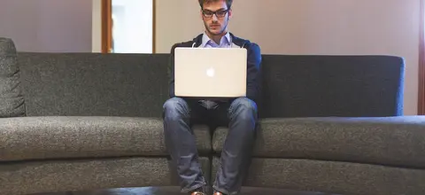 Je lepší kupovat investiční nemovitosti na firmu nebo jako fyzická osoba?
