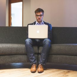 Je lepší kupovat investiční nemovitosti na firmu nebo jako fyzická osoba?